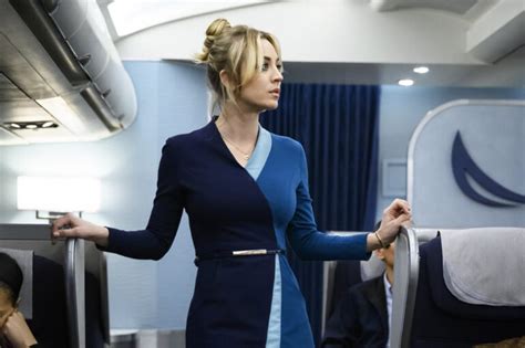  The Flight Attendant: Un Thriller Déjanté avec Kaley Cuoco au Sommet du Mystère !